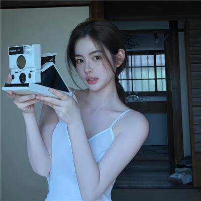 男孩在唱歌